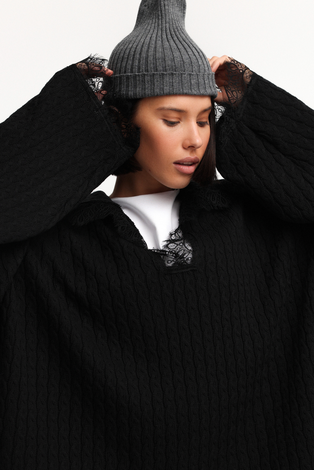 Джемпер с кружевом