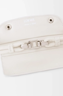 Loewe Маленькая сумка Madrid из мягкой зернистой телячьей кожи, белый