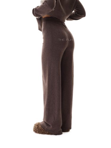 Шоколадный трикотажный костюм с сердцем