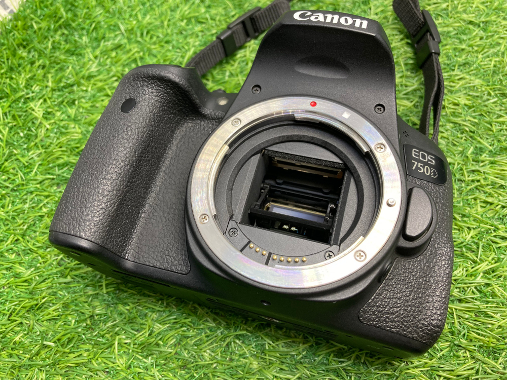 Canon 750D Kit 18-55mm IS STM 21.000 кадров