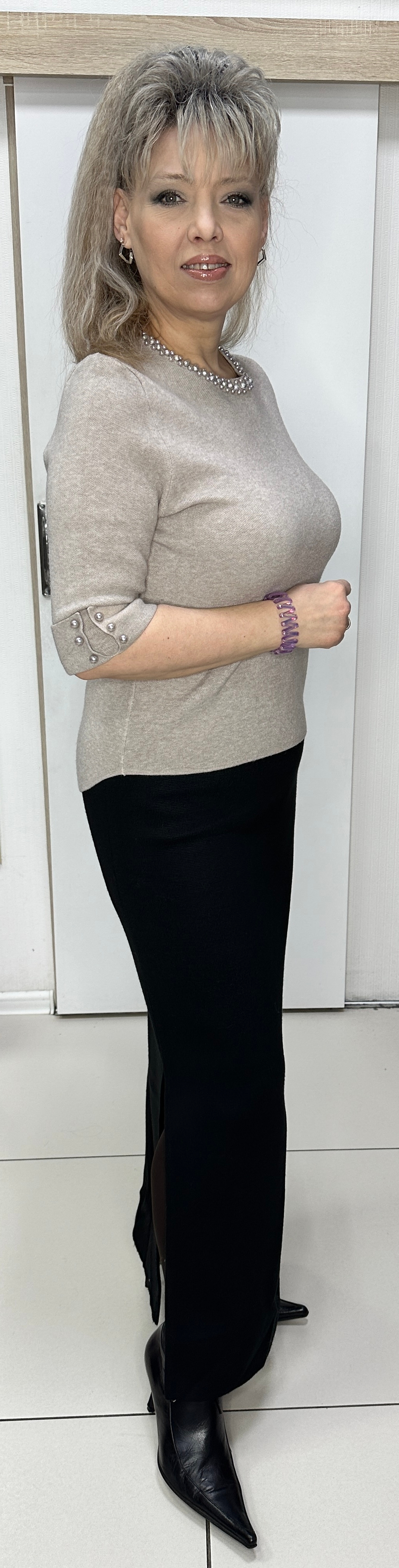 Трикотажная юбка с двумя боковыми разрезами