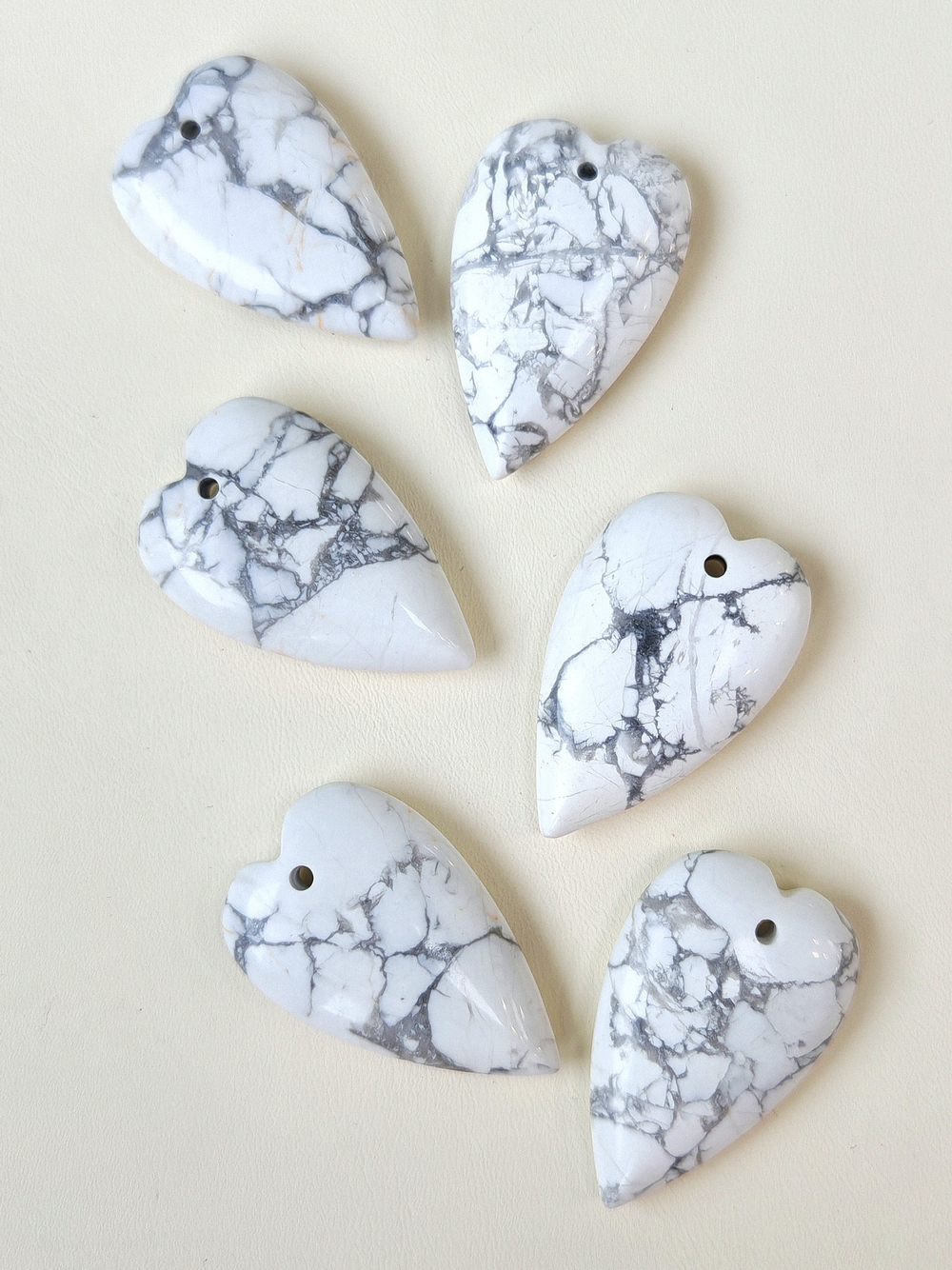 72239-м Кулон "Вытянутое сердце" из магнезита 40*25мм