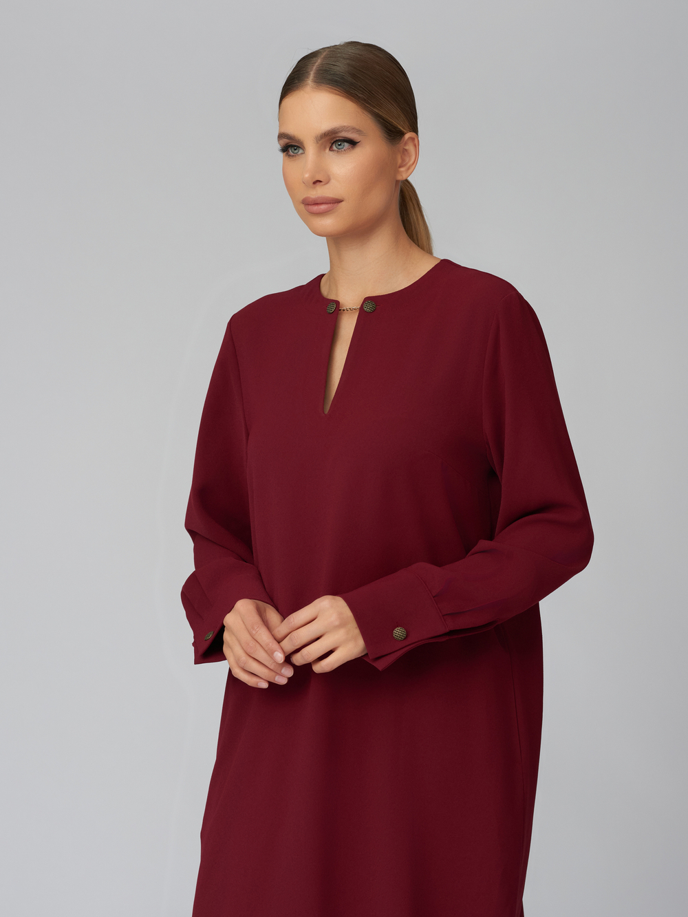 Платье прямое с вырезом "капля"