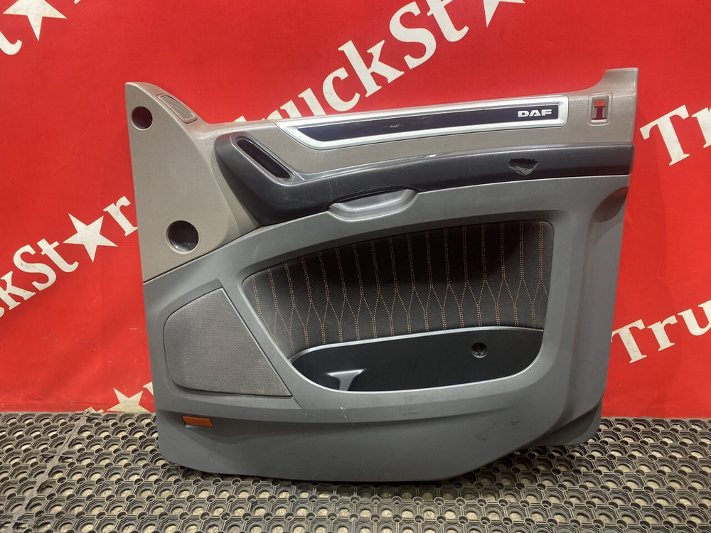 Обшивка двери правой 2018г