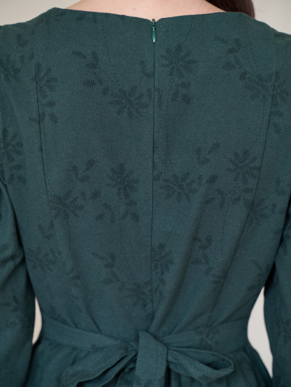 Платье с вырезом-сердечко