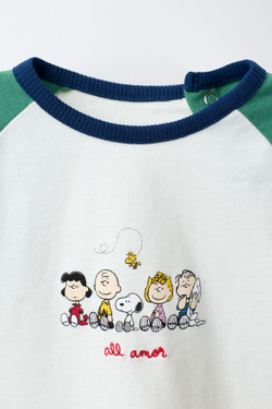 ZARA ФУТБОЛКА С РУКАВАМИ РЕГЛАН SNOOPY PEANUTS™, ЭКРЮ/ЗЕЛЕНЫЙ