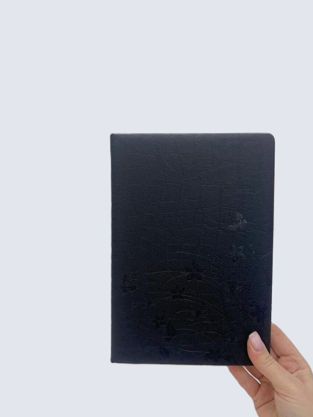 Блокнот 135 л. В5 25*17,5 см лин. черные цветы  (7670-6)