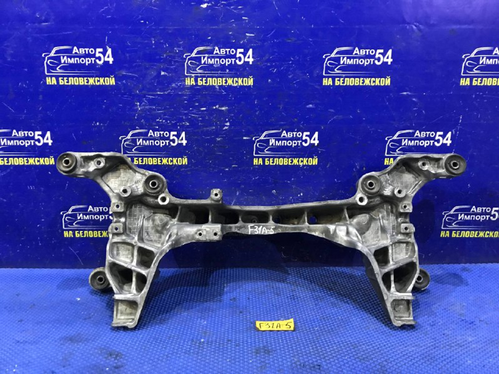 Балка передняя поперечная MITSUBISHI DIAMANTE 2000