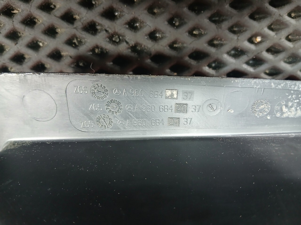 Накладка торпедо левая