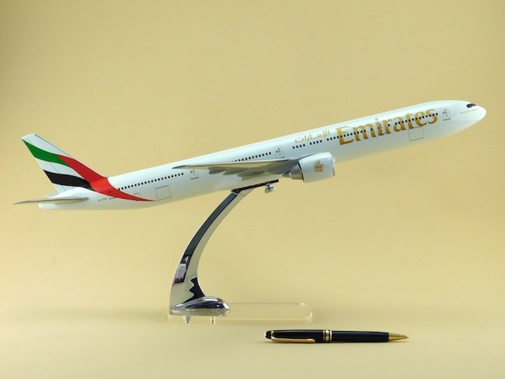 Модель самолета Boeing 777-300ER (М1:144, Emirates)