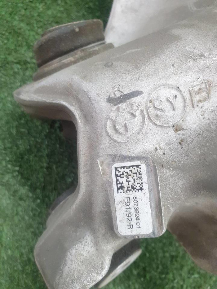 Кулак задний правый BMW M8 F91 (2019-н.в.)