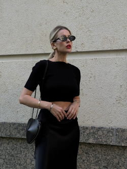 Кроп-топ PETRA с коротким рукавом, чёрный