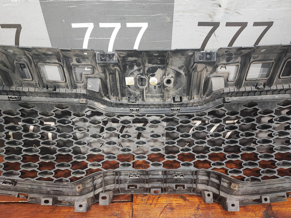 Решетка радиатора Kia Sportage 4 (QL) 16-18 Б/У Оригинал 86350F1010
