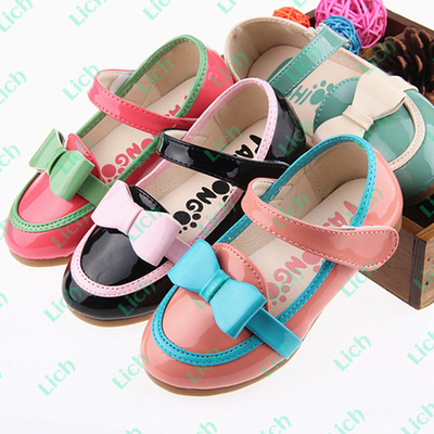 Туфли однотонные с контрастной окантовкой и бантом