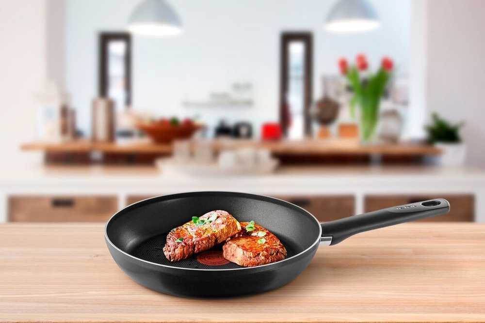 Сковорода с крышкой Tefal Easy Plus 28 см 04232928