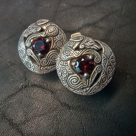 Серьги короткие "Лисица с камнем"