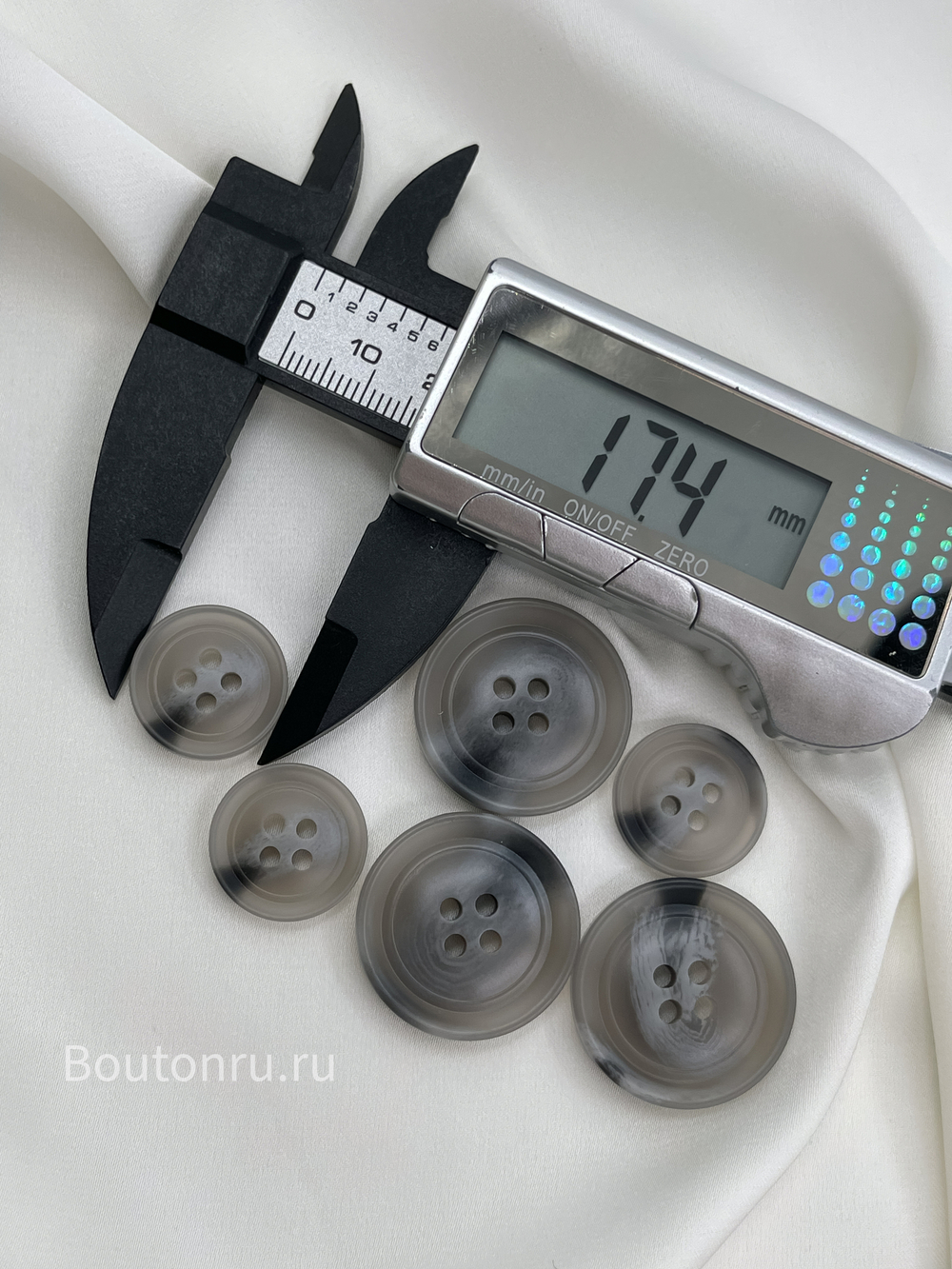 Пуговицы на прокол серые матовые