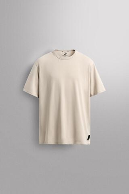 ZARA ФУТБОЛКА ИЗ ВЫСОКОТЕХНОЛОГИЧНОЙ СМЕСИ ХЛОПКА, БЕЖЕВЫЙ