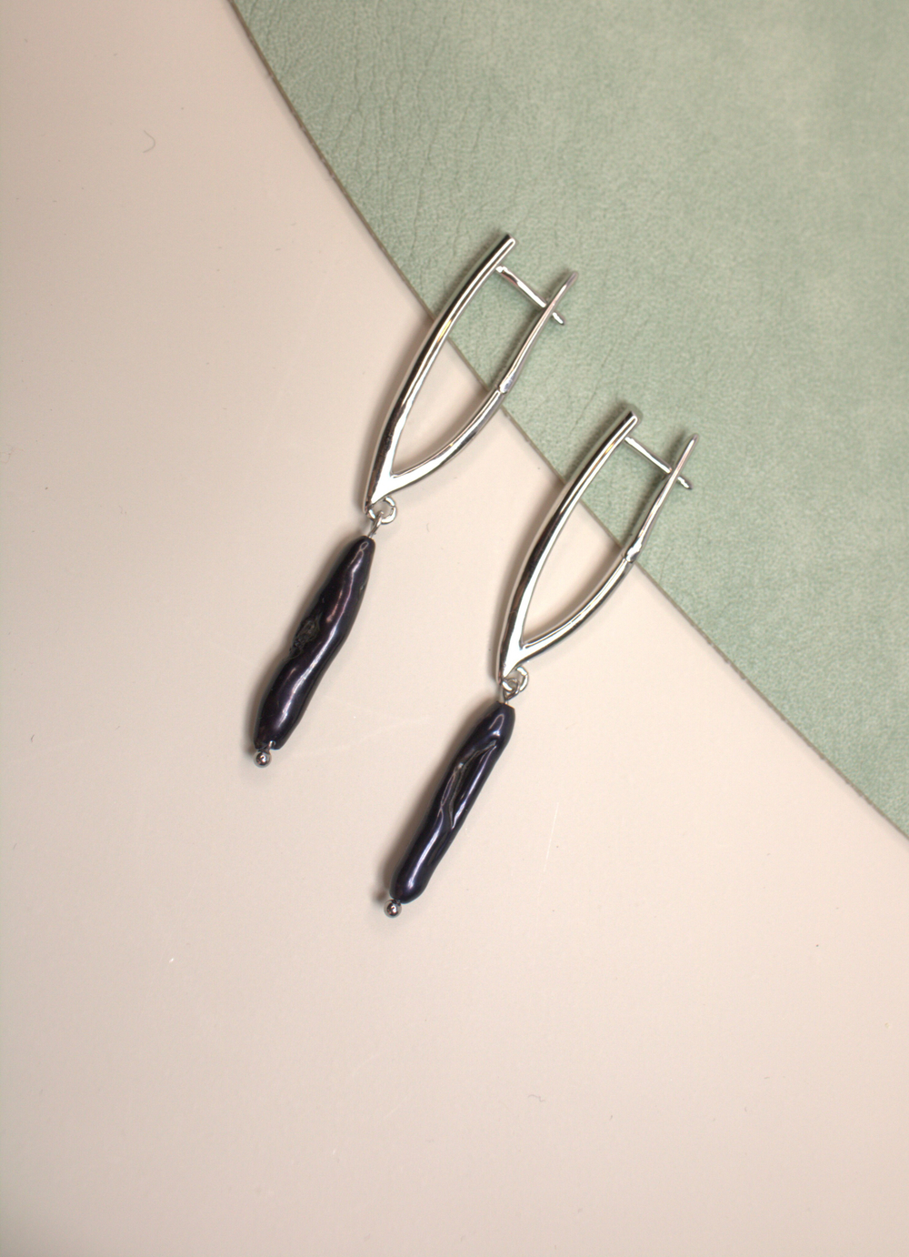 Серьги бижутерия с натуральным черным жемчугом «Чёрная орхидея»