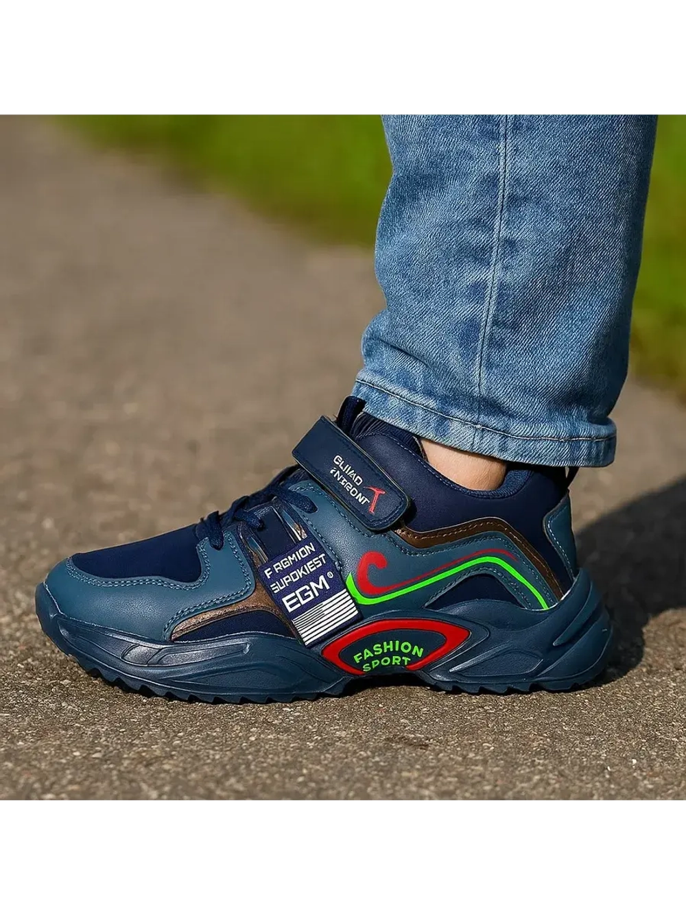 Кроссовки для мальчика легкие