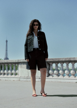 Джинсовые бермуды с высокой посадкой и эффектом потертости