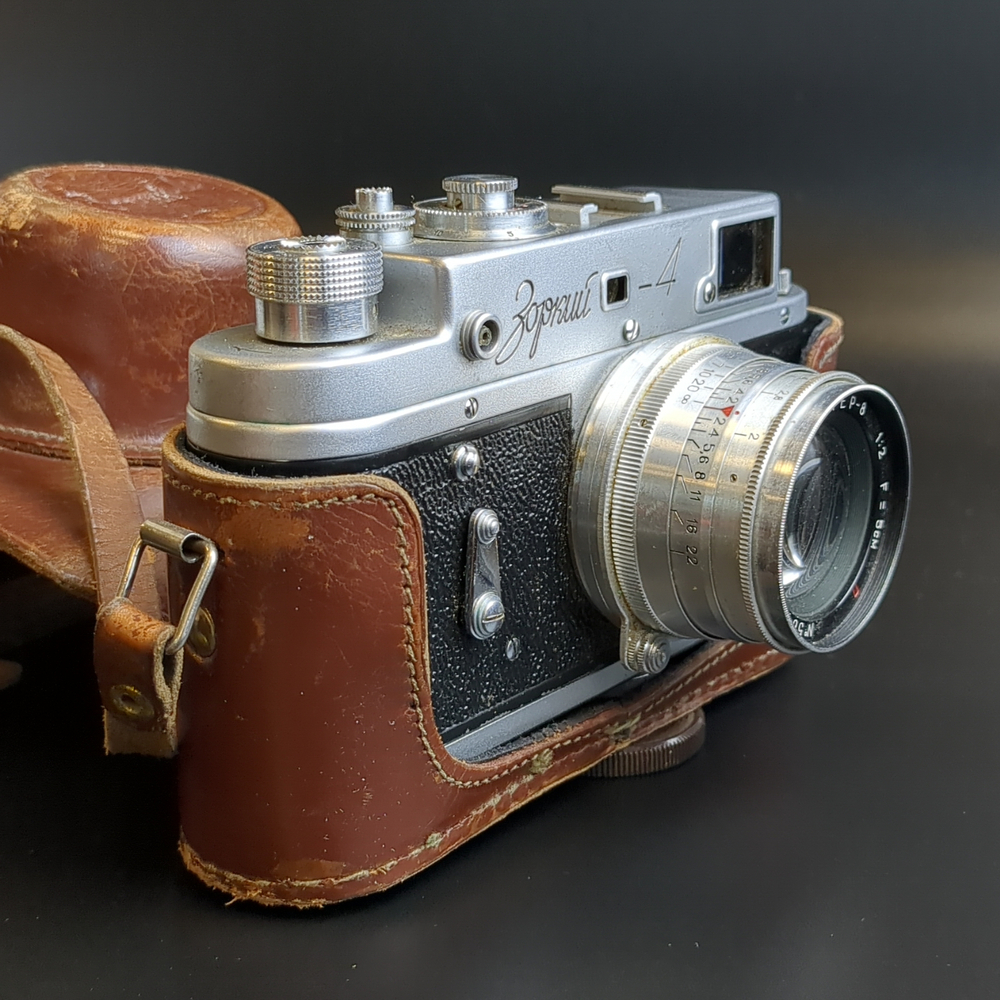 №37 Фотоаппарат "Зоркий 4" с объективом "Юпитер-8" в оригинальном кофре, металл, стекло, кожа, Красногорский механический завод, СССР, 1970-1980 гг.