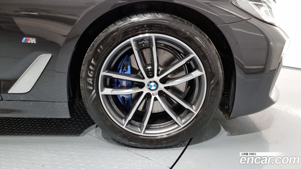 BMW 5 Series (G30) 520i M Sports (11.2022)