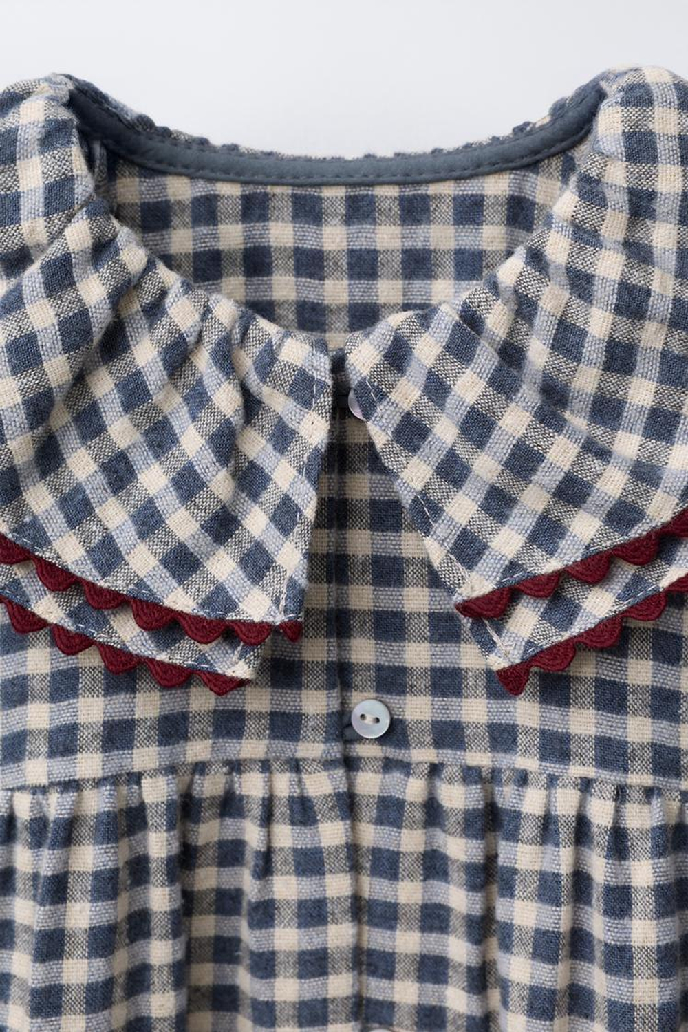 ZARA ПЛАТЬЕ В КЛЕТКУ С ВОЛНИСТОЙ ОТОРОЧКОЙ, СИНИЙ