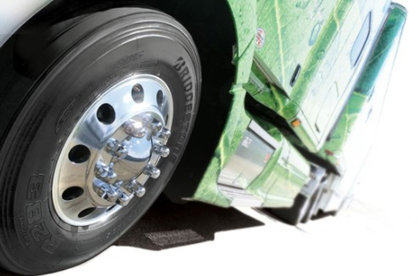 Bridgestone анонсировала запуск двух новых грузовых шин с технологией Enliten