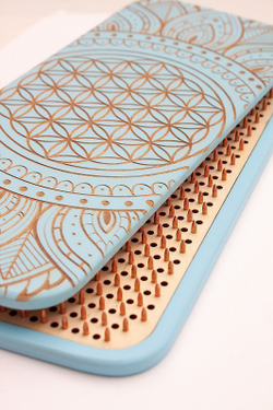 Доска садху Ом на мандале алюминиевые гвозди