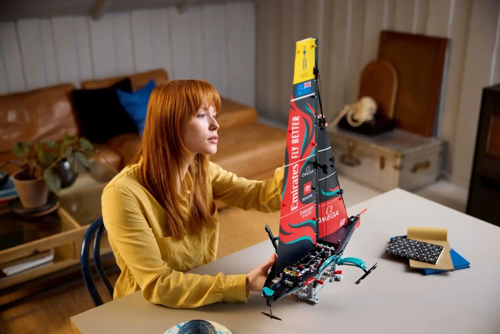 Конструктор LEGO Technic 42174 Яхта Emirates Team New Zealand AC75