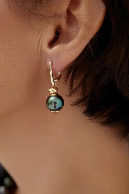 Серьги "Ренессанс" круглый темно-зеленый жемчуг 1 см на английском замке, оттенок золото