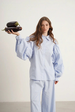 Рубашка с объемным рукавом в сине-голубую клетку