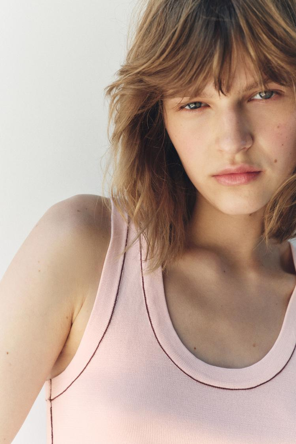 ZARA ОДНОТОННЫЙ ТОП С КОНТРАСТНОЙ ОКАНТОВКОЙ, СВЕТЛО-РОЗОВЫЙ