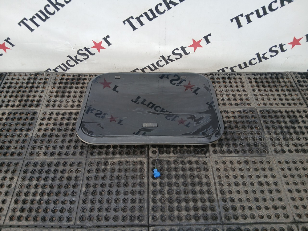 Люк в сборе