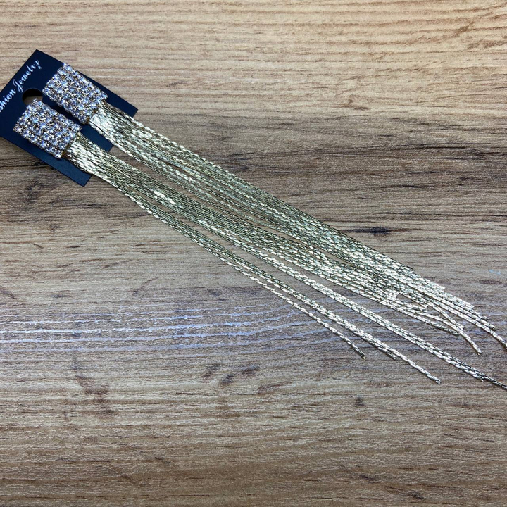 Серьги англ.заст. Bogema прямоугольник выпуклый из страз 6 х 6 цепочки жгутики металл золотистый