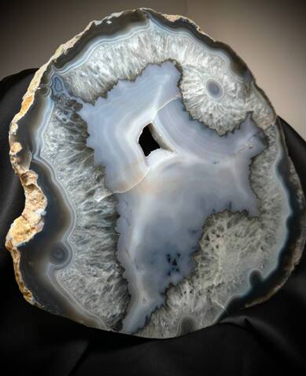 Агат (большой срез с жеодой)