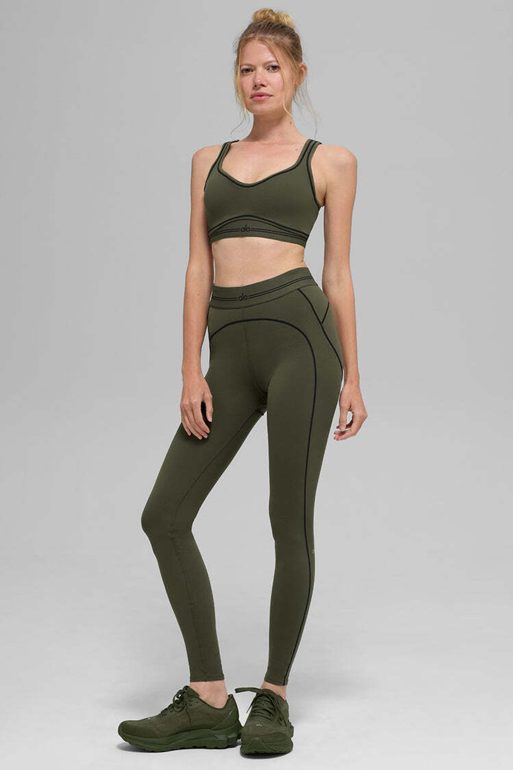 Alo yoga Топ Airbrush Heart Throb, оливково-зеленый