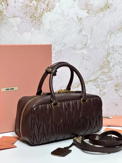 Сумка MIU MIU Arcadie matelassé из кожи наппа, темно-коричневый