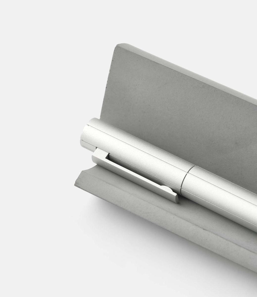 22 studio Seam Fountain Pen Aluminium — перьевая ручка из алюминия