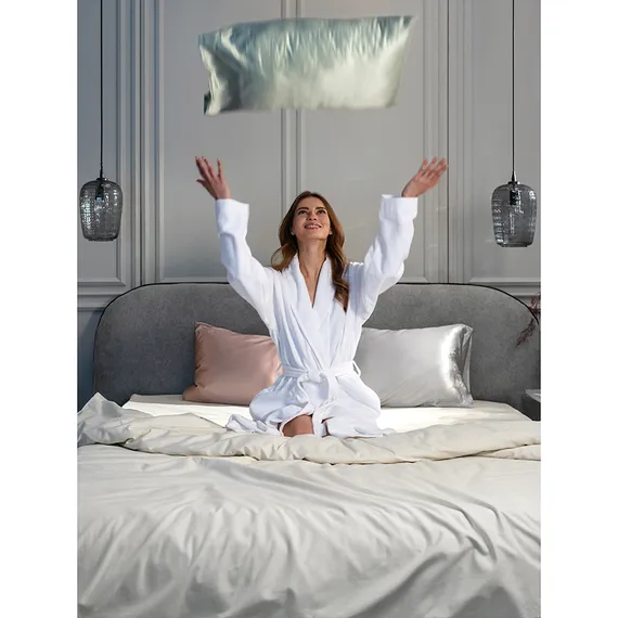 Наволочка из натурального шелка мятного цвета из коллекции essential