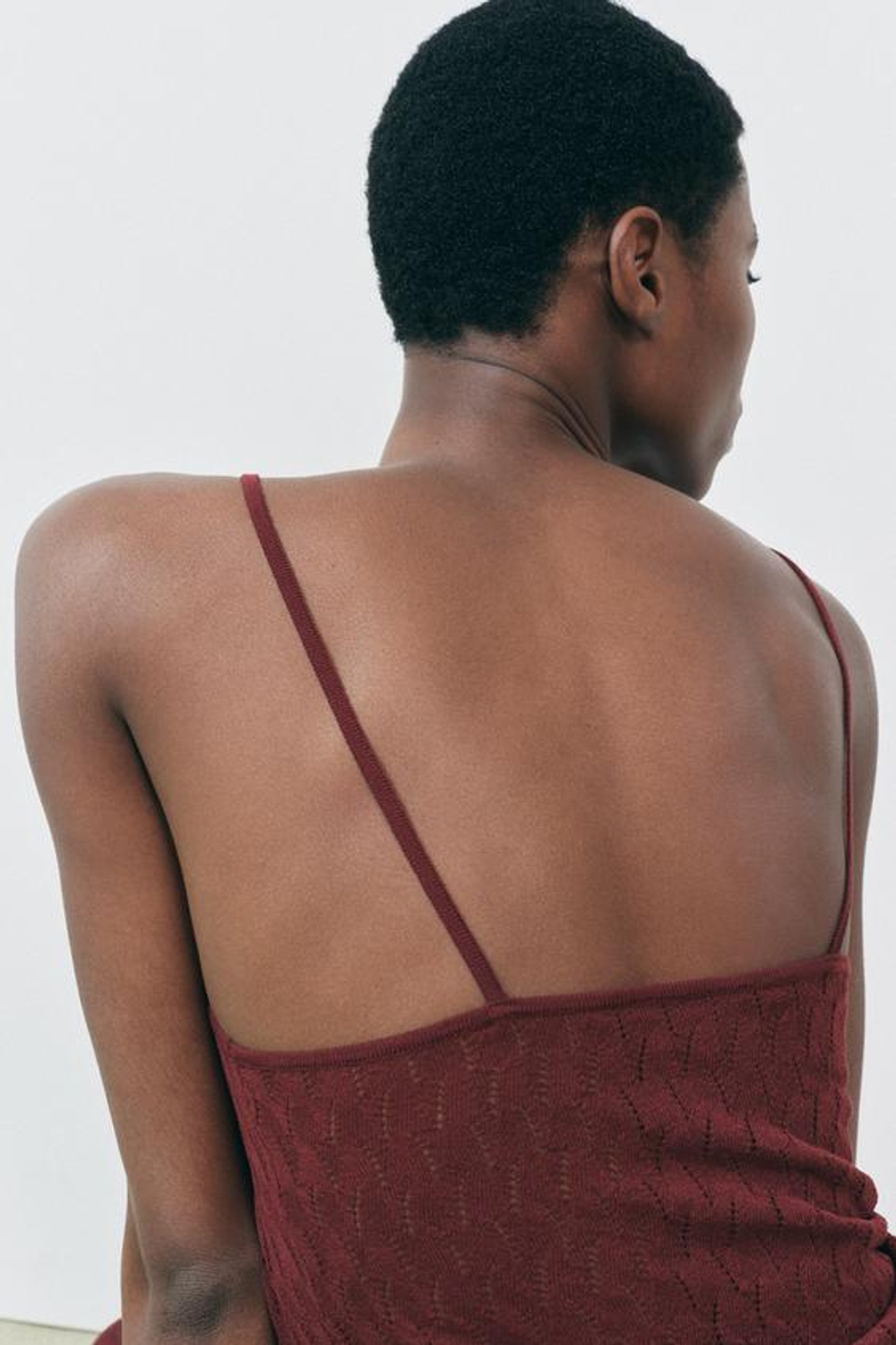 ZARA ТРИКОТАЖНЫЙ ТОП КРУПНОЙ ВЯЗКИ НА БРЕТЕЛЯХ, ГРАНАТОВЫЙ