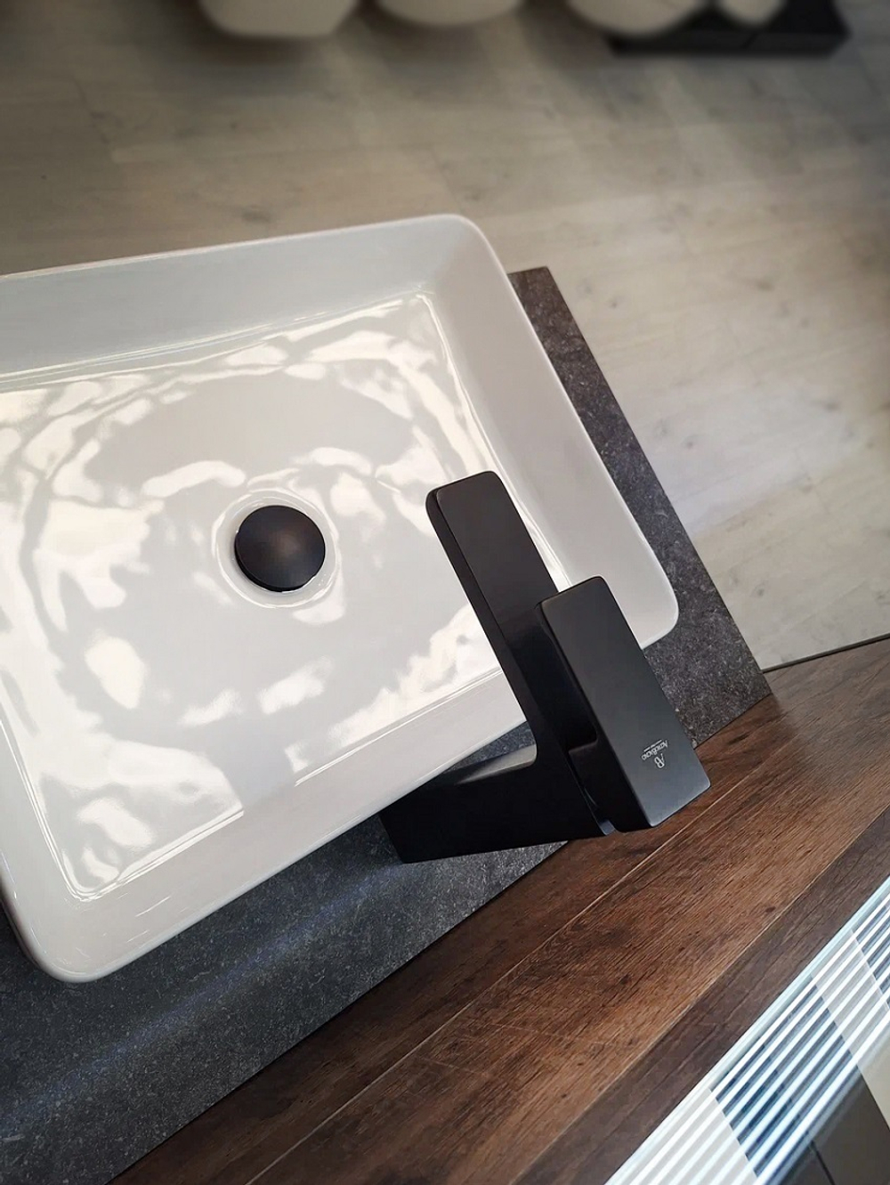 Смеситель для раковины AltroBagno Lamberto 010213 MB