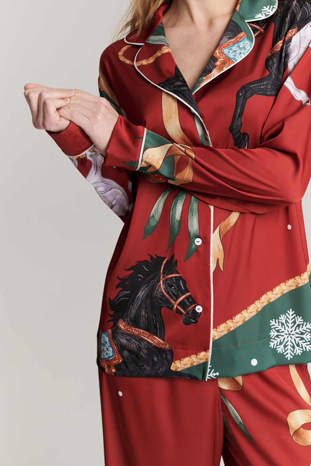 Шелковая блуза с кантом - новогодние лошади