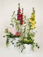 Напольная композиция из искусственных растений и цветов