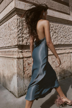 ZARA АТЛАСНОЕ ПЛАТЬЕ-МИДИ АСИММЕТРИЧНОГО КРОЯ С БУСИНАМИ, АНТРАЦИТОВО-СЕРЫЙ