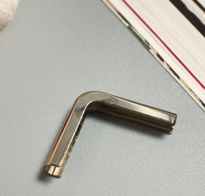 Уголок для альбома металл серебро 2х2,9х0,4 см