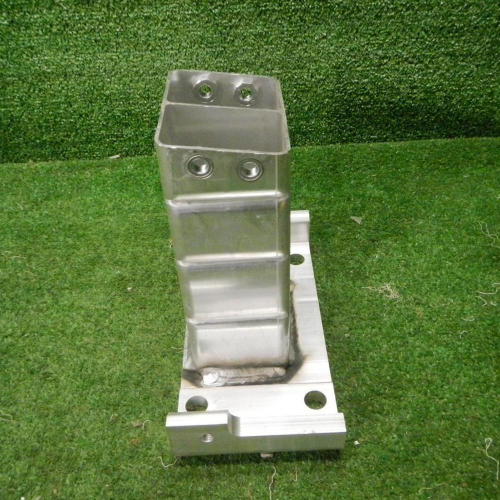 Кронштейн усилителя правый RR Vogue 4 L405 (12-22)