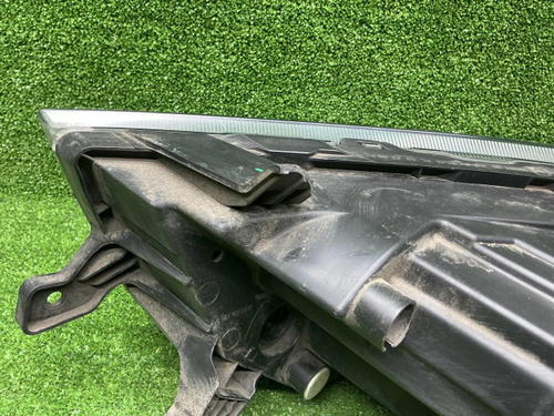 Фара правая Lada Granta (2018-н.в.) галоген