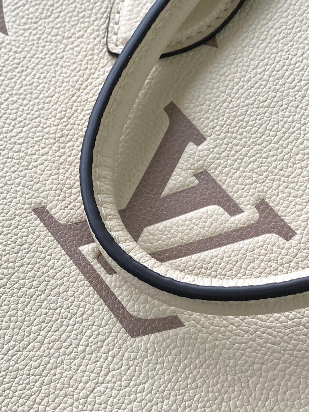 Louis Vuitton Onthego PM